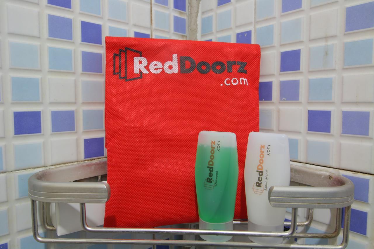 Reddoorz Plus Near Universitas Negeri Yogyakarta Exterior foto